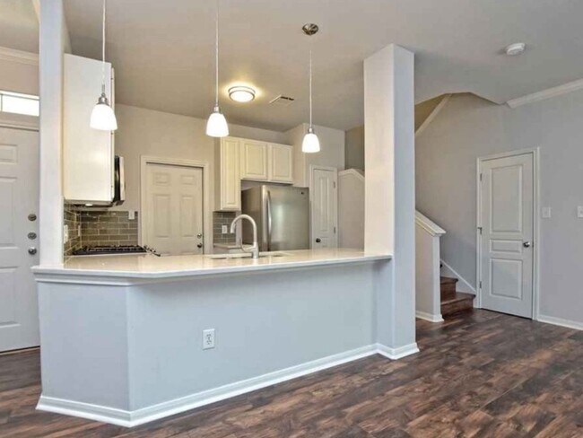 Building Photo - 3300 Forest Creek Dr