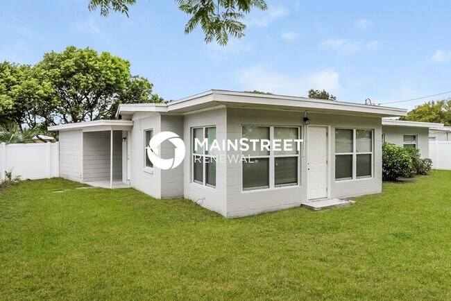 Building Photo - 3 Bedroom Pet-Friendly Home in Orlando, FL with Main Street Renewal