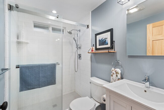 Building Photo - 319 Pine St