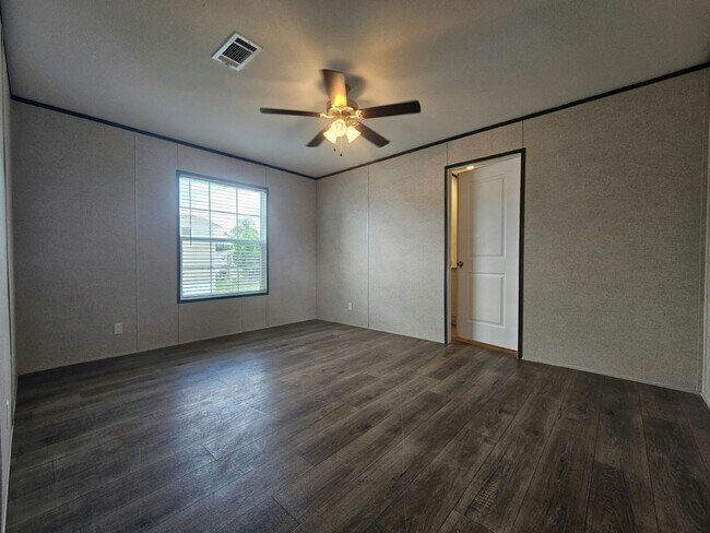 Building Photo - 1014 Myakka Dr