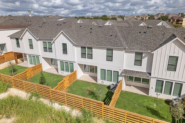 Building Photo - 13709 Giovannis Gdn