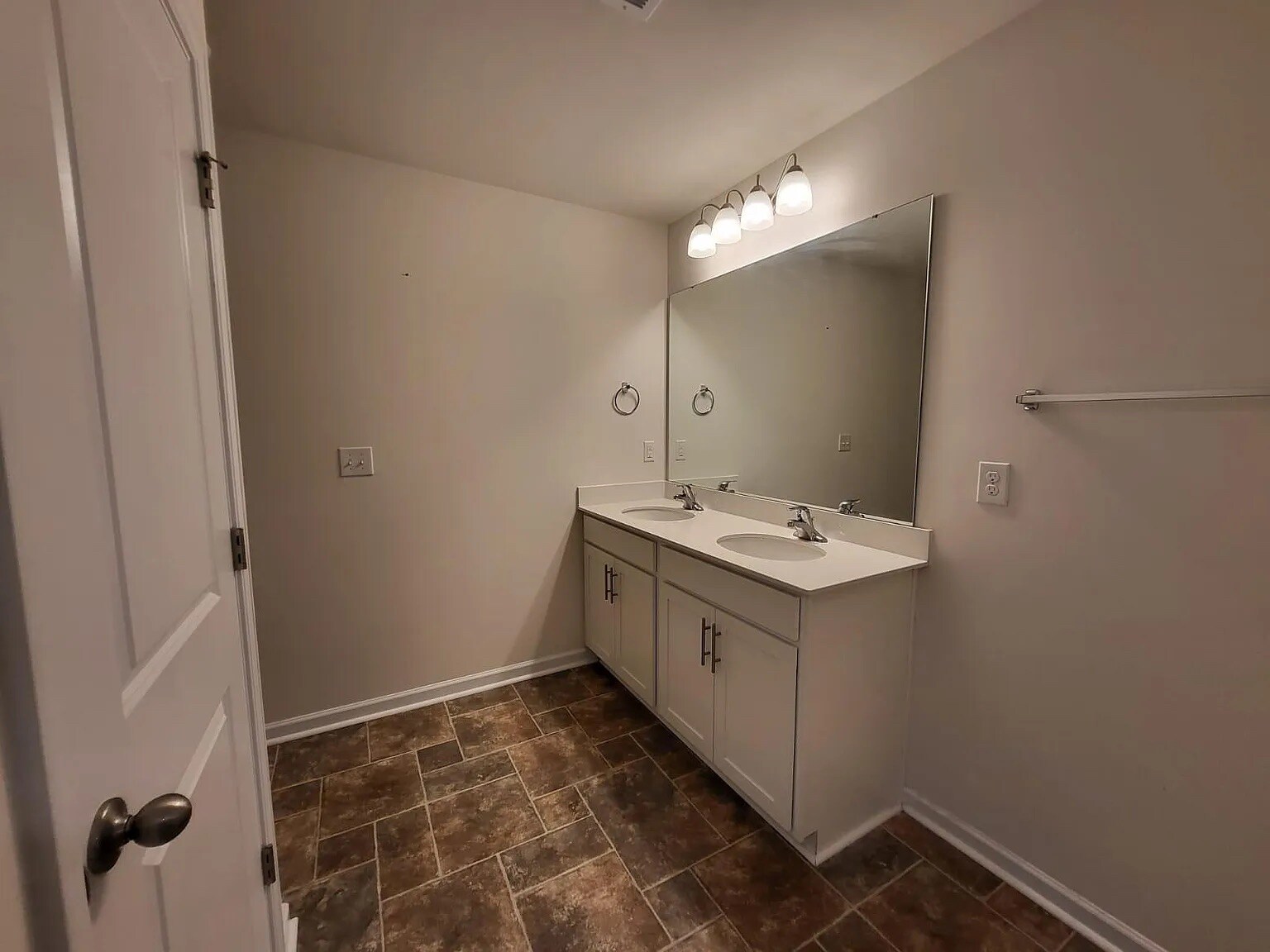 Building Photo - Room in Townhome on Guildford Hill Ln