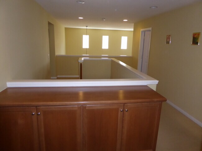 Building Photo - COMING SOON! 4 Bedroom Home in the Canyon Gate Community in Newhall!