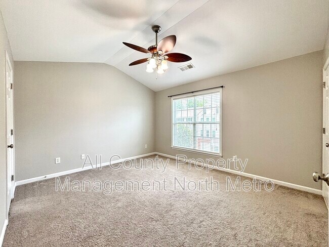 Building Photo - 1033 Thornborough Dr