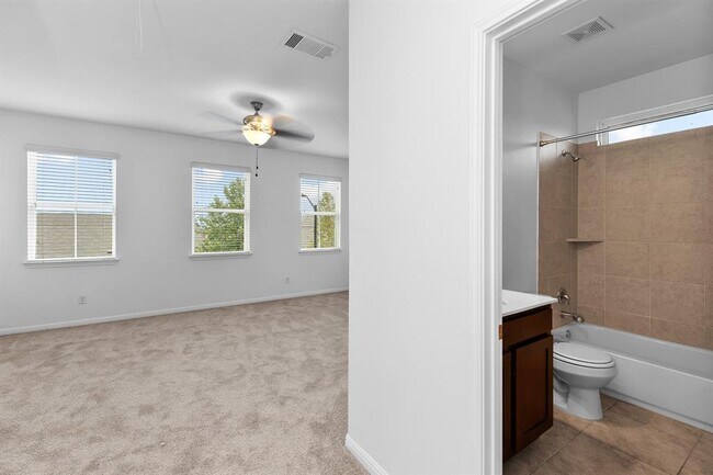 Building Photo - 213 Michaelis Dr