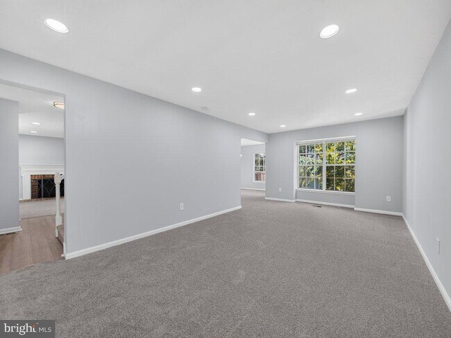 Building Photo - 801 High Plain Dr