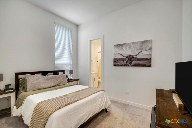 Building Photo - 5725 Huron Dr