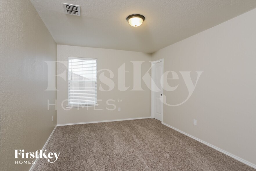 Building Photo - 15302 Cascade Point