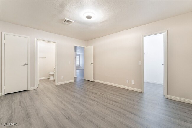 Building Photo - 6643 W Tropicana Ave