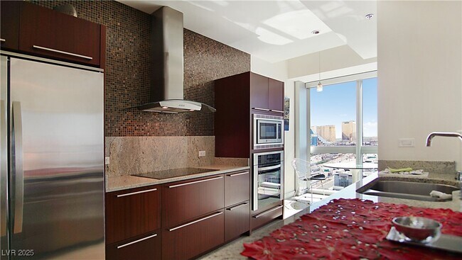 Building Photo - 4471 Dean Martin Dr
