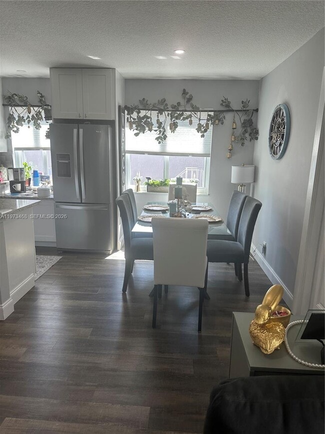 Building Photo - 323 Burgundy G