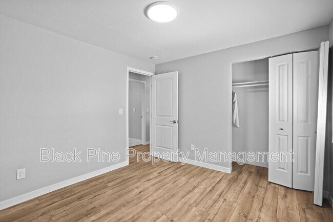 Building Photo - 5060 Chaps Pl
