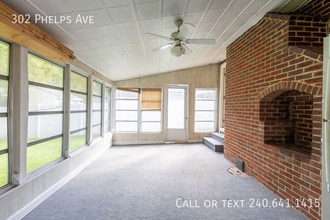 Building Photo - 302 Phelps Ave