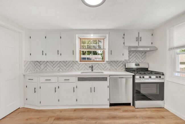 Building Photo - 168 Wheeler St