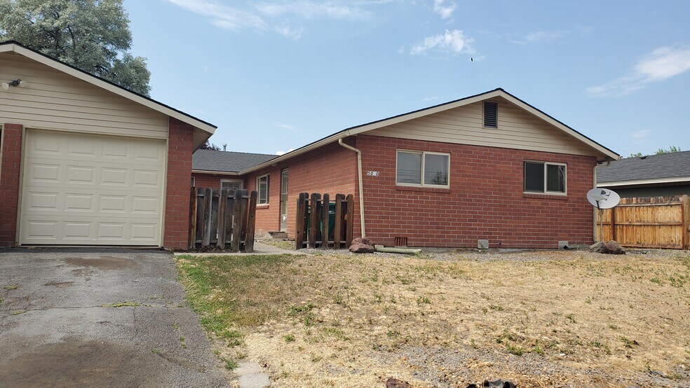 Building Photo - 5000 Gatewood Dr