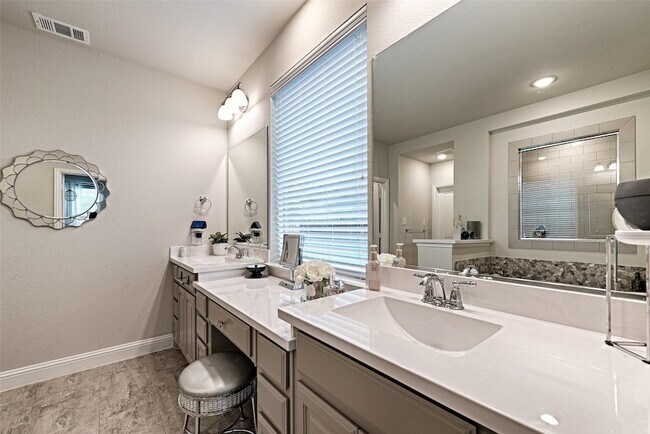 Building Photo - 3515 Washington Dr