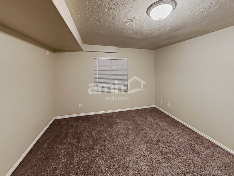 Building Photo - 6398 S Clover Creek Ln