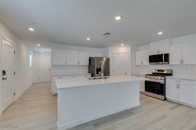 Building Photo - 6229 Mangler St