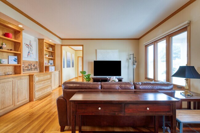 Building Photo - Wine Country Living! Spacious 4 bedroom 2....