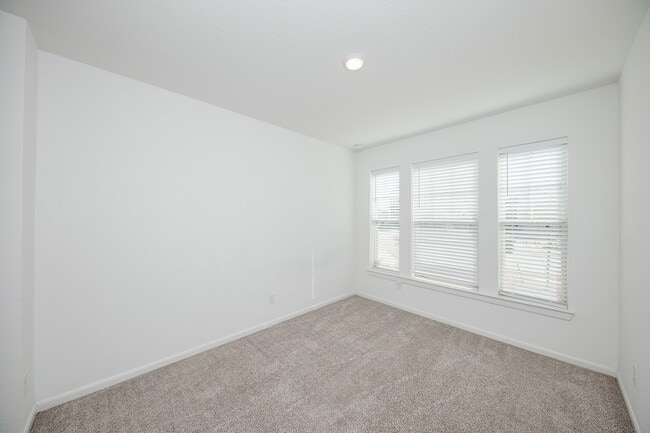 Building Photo - 42514 Summer Crst Rd