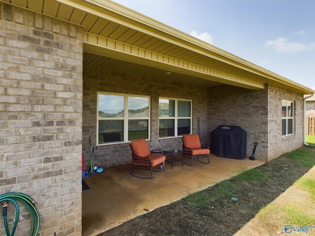 Building Photo - 219 Maureen Dr SW