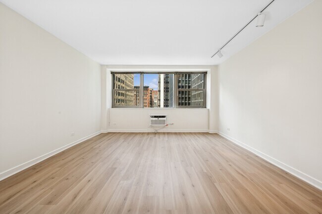 Building Photo - 253 E Delaware Pl