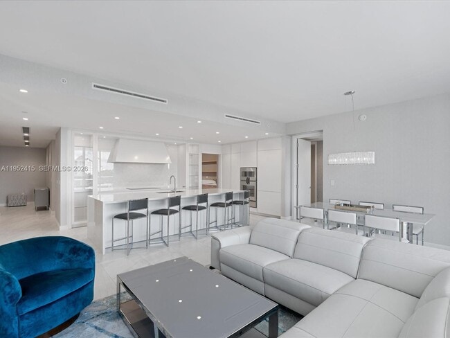 Building Photo - 220 SE Mizner Blvd