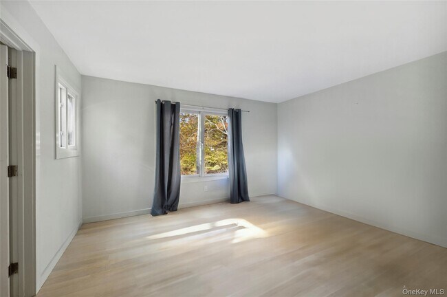 Building Photo - 6 Woodland Way