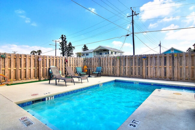 Building Photo - 1300 Eleventh Street-SI ID1023200P