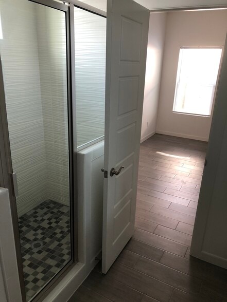 Building Photo - 706 W Carmel Ave