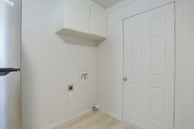 Building Photo - 221 Porter Dr