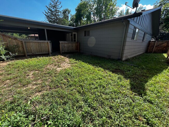Building Photo - 3 bed, 1 bath Duplex in West Fort Collins