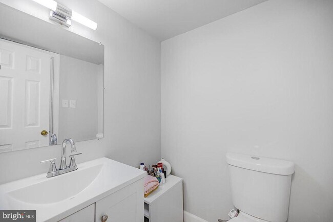 Building Photo - 3808 Laramie Pl