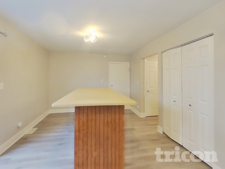 Building Photo - 1665 Trafalgar Ln