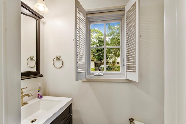 Building Photo - 427 Ashford Forest Dr