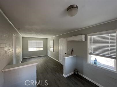 Building Photo - 6637 Oasis Ave