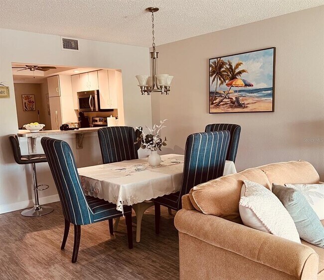 Building Photo - 9300 Clubside Cir