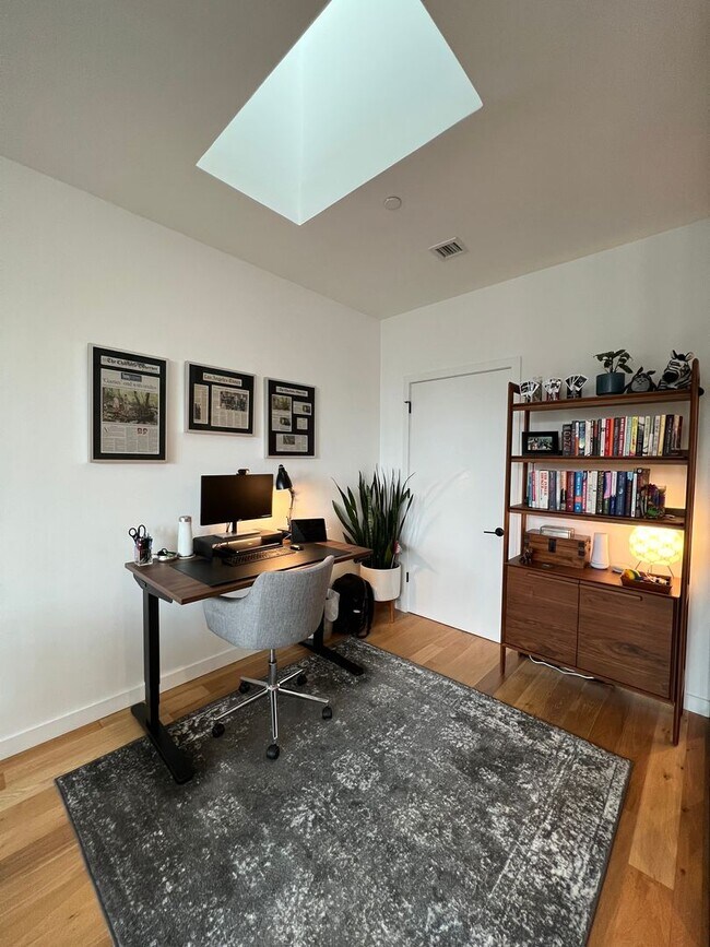 Building Photo - Trendy 1 Bedroom + den in Truxton Circle| Water included!