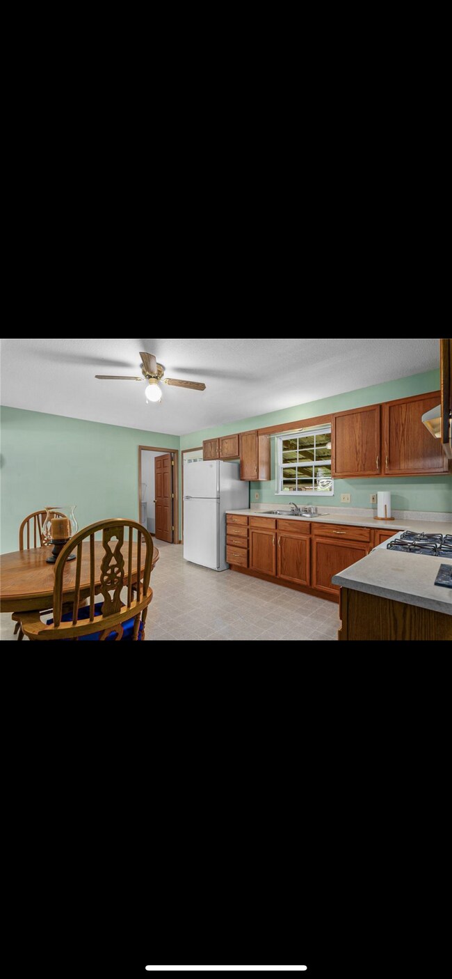 Building Photo - 14103 Southwind Dr