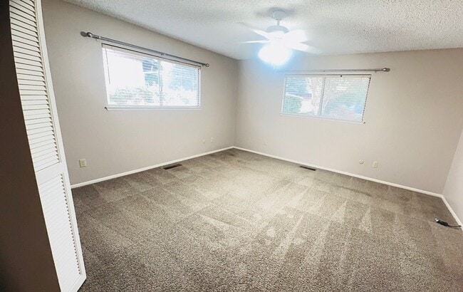 Building Photo - Beautiful Home with Golf course Views