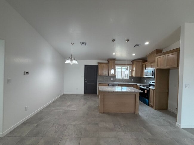 Building Photo - BRAND NEW 3 BEDROOM HOME!