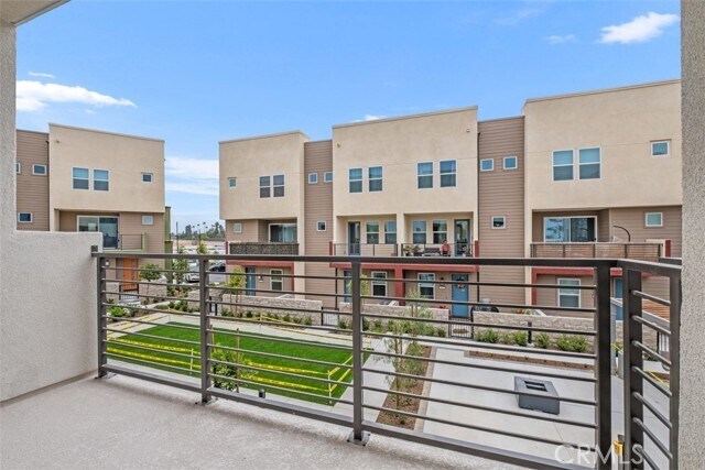 Building Photo - 1637 W Lincoln Ave