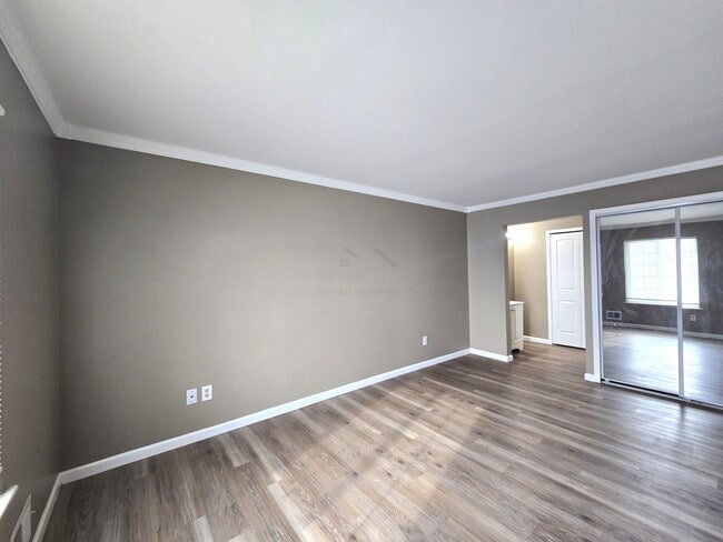 Building Photo - 30240 Southfield Rd