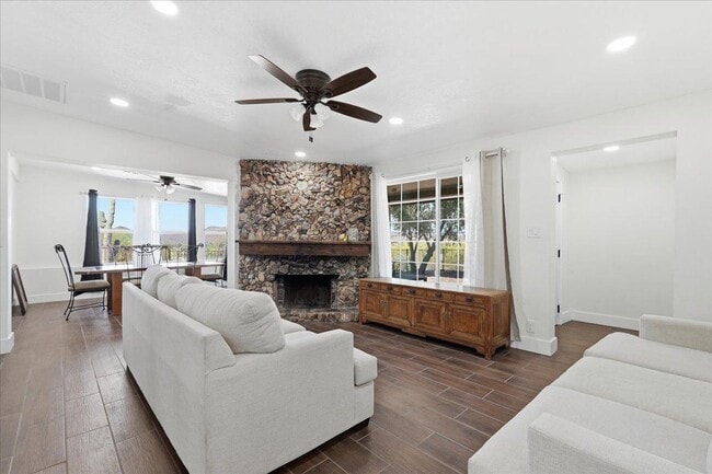 Building Photo - 38466 N Basin Rd