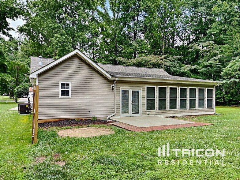 Building Photo - 6819 Sullins Rd
