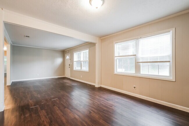 Building Photo - 1165 Wisteria Dr SW