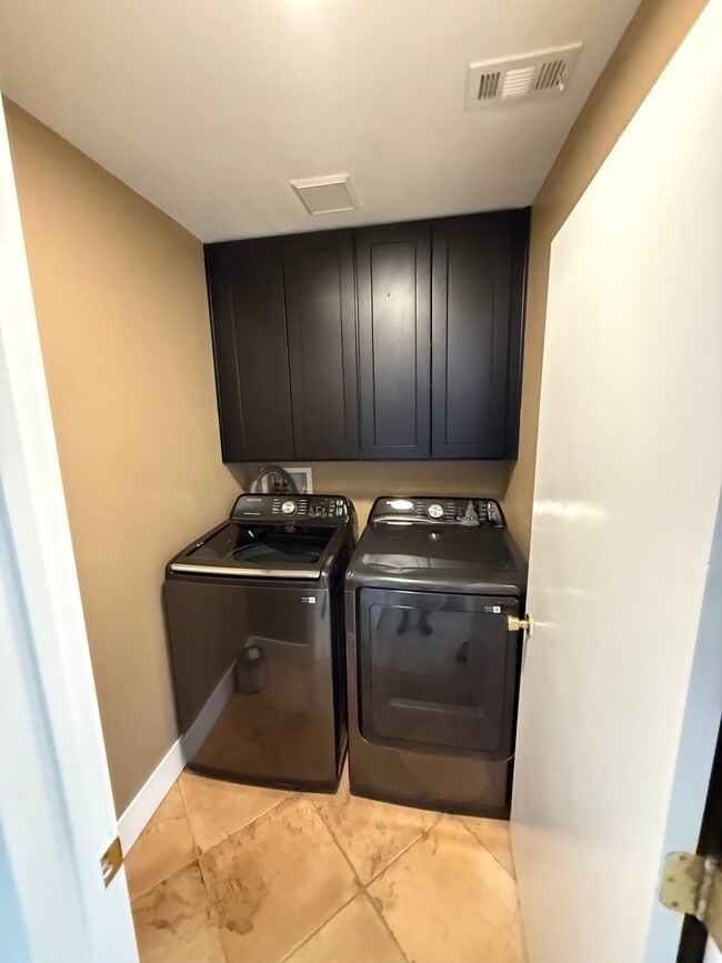 Building Photo - 6752 Lookout Lodge Ln