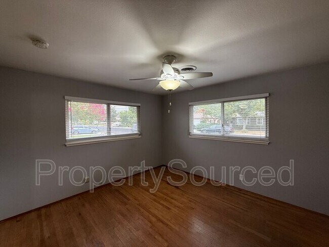 Building Photo - 1537 Maplewood Dr