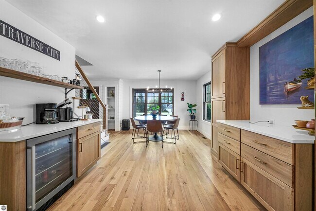 Building Photo - 7320 Peninsula Dr