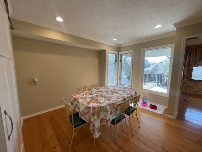 Building Photo - Home For Rent Bellevue.